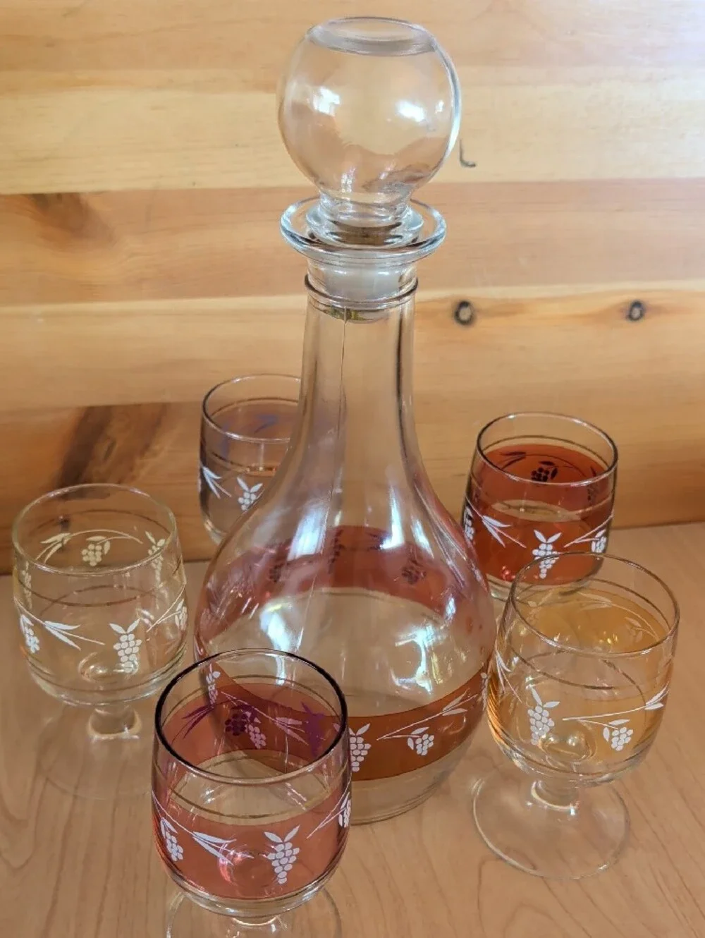 5 pcs. VTG. Fidenza Italy, Decanter Set. Cranberry Red Glass, Grapes Design.
